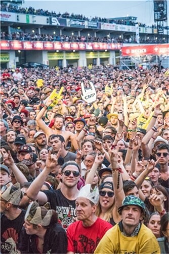 (c) Axel Live Pictures