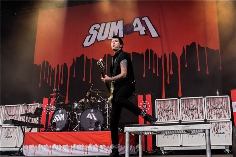 (c) Axel Live Pictures