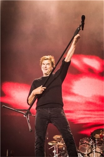 (c) Axel Live Pictures