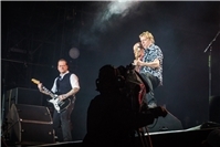 (c) Axel Live Pictures