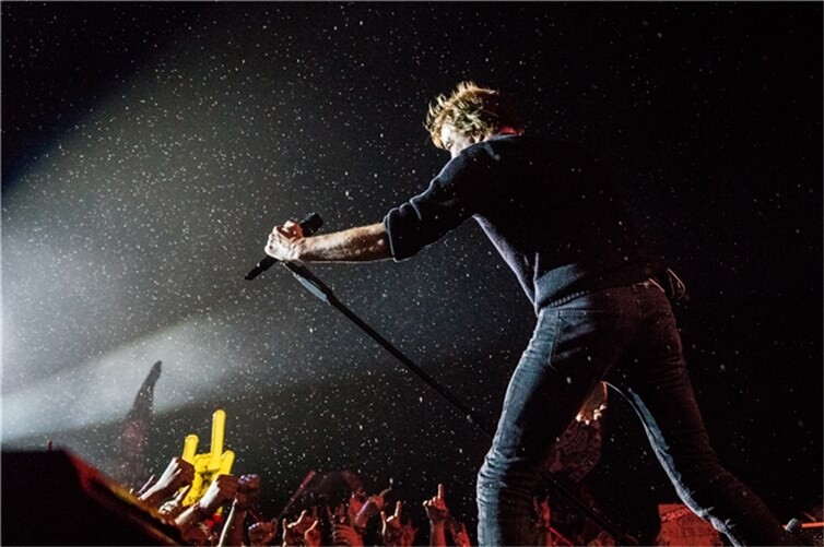 (c) Axel Live Pictures