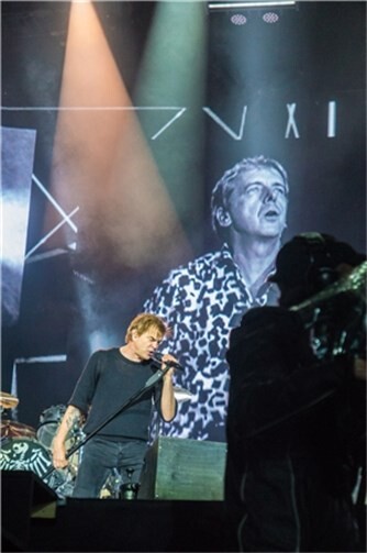 (c) Axel Live Pictures