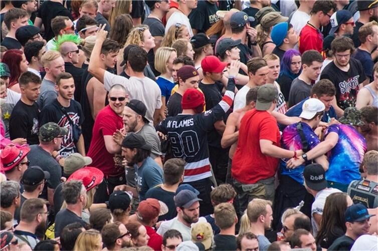 (c) Axel Live Pictures