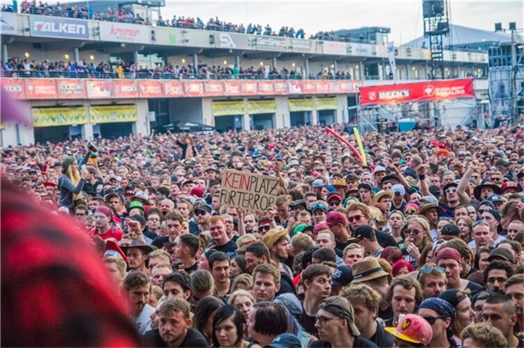 (c) Axel Live Pictures