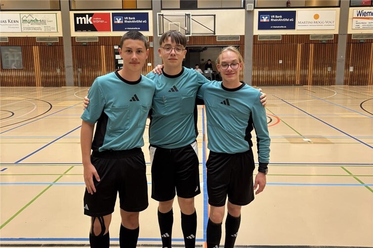 das Schiedsrichtertrio