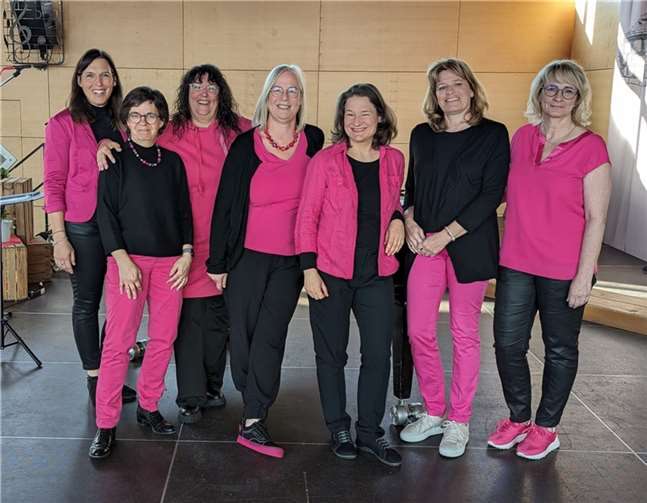 das neue Leitungsteam der „Charming Voices“: v.l. Michaela Schmitz, Brigitte Luxem, Daniela Seifert, Irene Neideck-Schaan, Sonja Wittmann, Elke Peters, Marion Lohner. Foto: privat