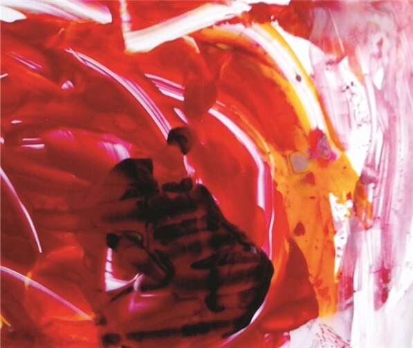 der Adendorfer Künstler Uli Stössel präsentierte ganz begeistert seine neuesten Hinterglasmalereien. Privat