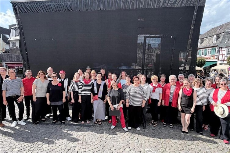 der Chor Regenbogen Vettelschoss auf dem Linzer Marktplatz