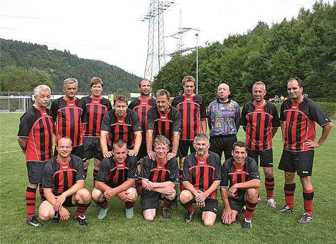 die Alten Herren aus Hain an. RÜ