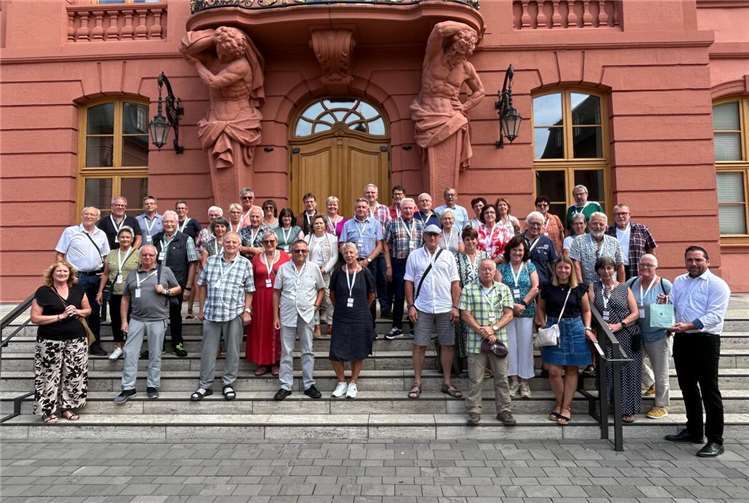 die Besuchergruppe mit Benedikt Oster in Mainz. Foto: Jens Mindermann
