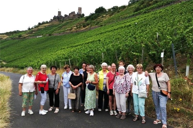 die Gruppe auf der Wanderung unterhalb der Burg Thurant