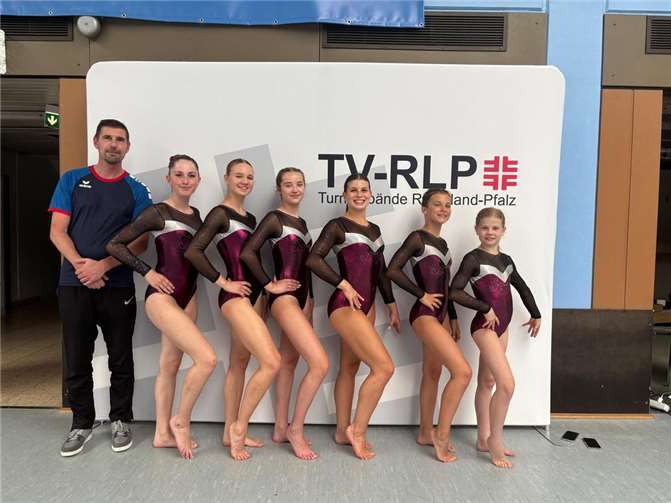 die Ligamannschaft „TV Baumbach/TG Bendorf-Weitersburg“ mit ihrem Trainer Michael Pöhr.  Foto: privat
