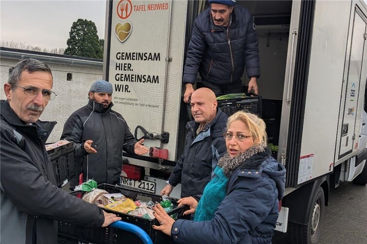 Lebensmittelspendenaktion am neuen Standort der Neuwieder Tafel in Neuwied