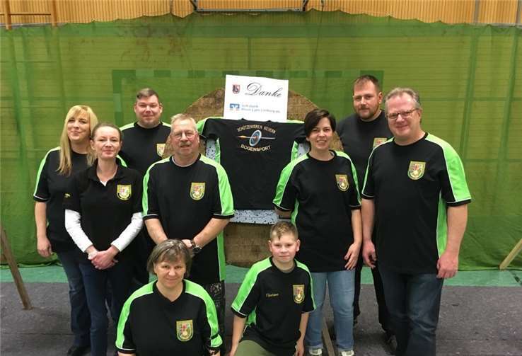 ein Teil der Gruppe mit dem Geschäftsführer Horst Schaust und dem 2. Vorsitzenden Sascha Groh. Foto: Schützenverein Nievern