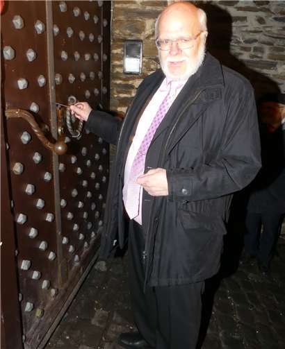 eine finale Amtshandlung. Zum letzten Mal darf Theo Lechtenfeld das große Portal der Reichsburg öffnen.