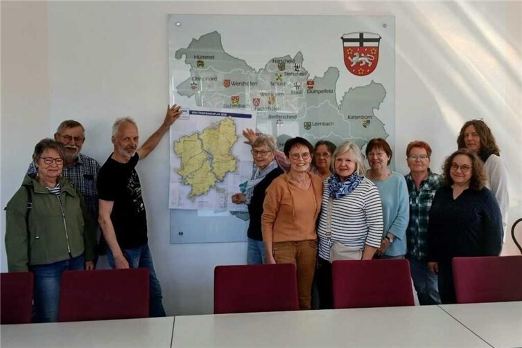 einige der Teilnehmenden mit Michael Lambert vom VRM (dritter von links) Petra Jeandrée, Gemeindeschwesterplus und Tanja Szymanski vom Pflegestützpunkt (von rechts )