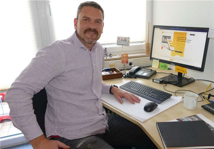 elefon- oder Online-Beratung: Caritas-Mitarbeiter Thorsten Lemke und den Kolleginnen des Schulsozialarbeiterteams ist es sehr wichtig, gerade jetzt verlässliche Ansprechpartner zu sein, um auch kurzfristig unterstützen zu können.