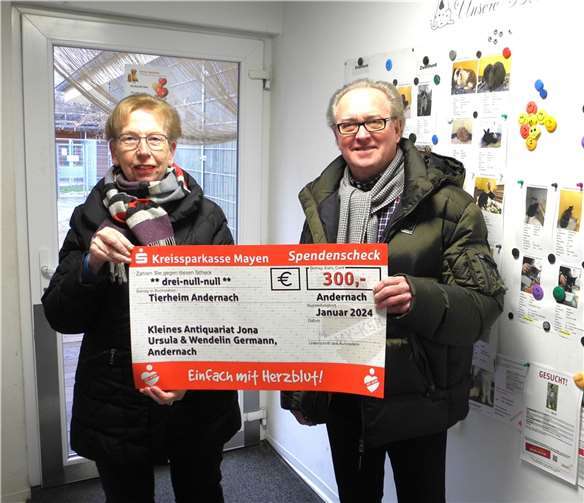 endelin Germann übergab persönlich einen Spendenscheck in Höhe von 300 Euro an Dorothee Schünemann-Diederichs vom Tierheim. Foto: Tierschutzverein Andernach u.U.e.V.