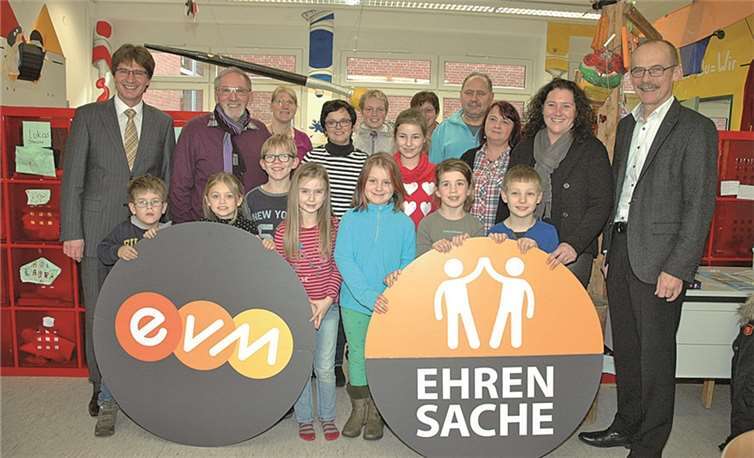 evm-Kommunalbetreuer Berthold Nick, 1. Beigeordneter Jürgen de Temple (r.), Marian Schmidt, Leiter Netzservice West.privat