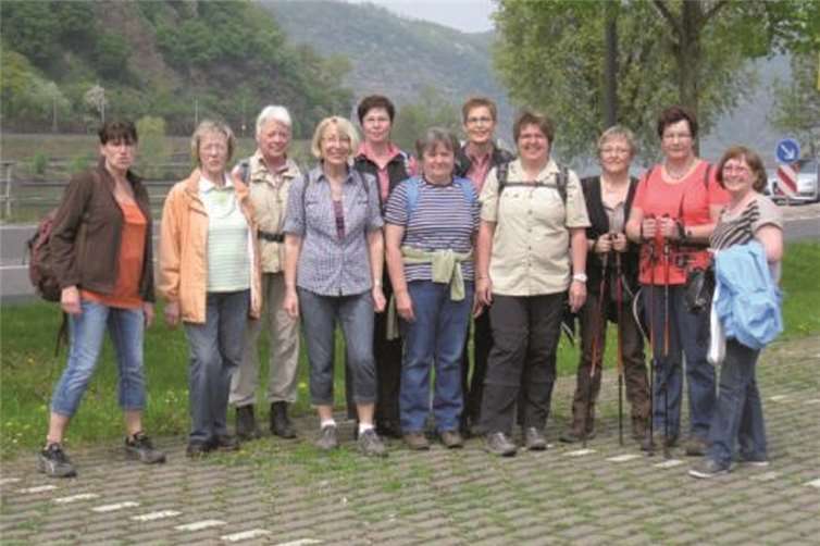 gut gelaunt und bei schönen Wetter wanderten die Möhnen über Löf nach Mörz.privat