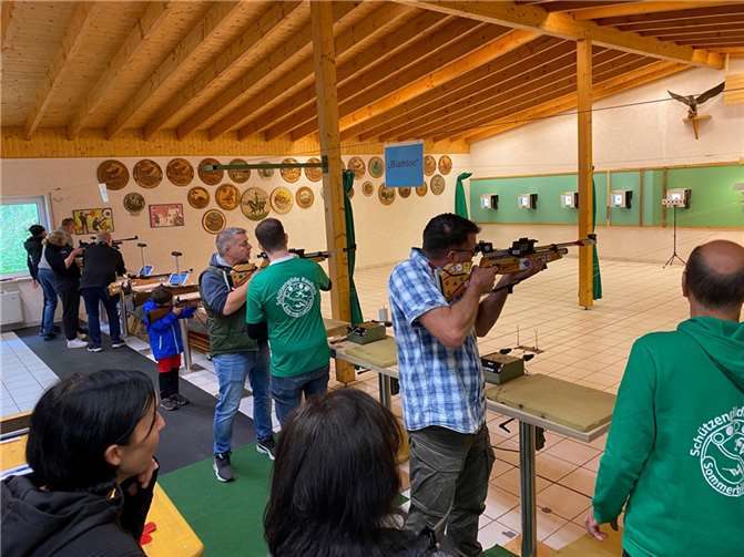 hDie Schützengilde Raubach 1951 e.V. legt ein erfolgreiches Debüt der Dorfolympiade hin. Quelle: Schützengilde Raubach