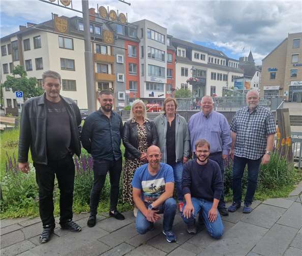 (hinten v.l.): Jörg Daheim (2. Stellv. Vorsitzender), David Möller, Jessica Hochberger (Kassiererin), Sandra Diedrich-Fuchs, Wolfgang Goeken (Vorsitzender), Michael Koslik, (vorne v.l.): Heinz Argendorf, Christoph Kasper (1. Stellv. Vorsitzender) Nicht auf dem Bild: Jacqueline Blang.  Foto: Stadt Mayen