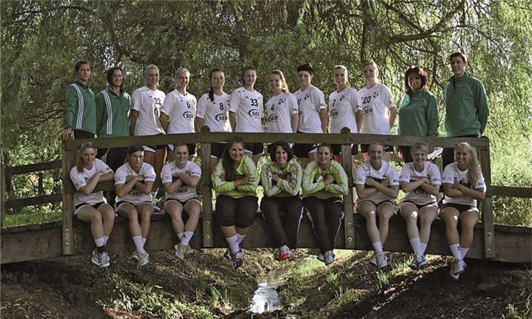 hinten v.l. Spielertrainerin Jessica Oster, Betreuerin Nicole Luxem, Christina Henn, Astrid Israel, Nina Müller, Angelina Dähler, Jana Schubert, Sophie Klapperich, Steffi Henn, Sara Keller, Betreuerin Angie Müller, Torwarttrainer Alexander Klapthor; vorne v.l. Marisa Müller, Natalie Oster, Maren Hoffmann, Michelle Müller, Meike Nolden, Lisa Schönfels, Nadine Schmitt, Jennifer Schmitt, Lea Schmidt; es fehlen Michelle Sorger, Kelly Vollebregt und Elisabeth Herbst.privat