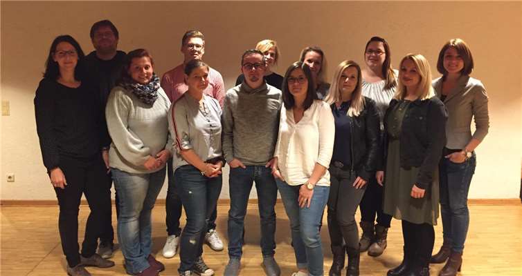 (hinten v.li.): Sabrina Stumm (Kasse), Nico Sossenheimer (Schriftführer), Daniel Konieczny, Kristina Kiefer, Sabine Bernardy, Laura Zelter, Kathrin Kagel (1. Vorsitzende). (vorne v.li.): Iris Ruck, Diana Szust, Marco Wohlgemuth (2. Vorsitzende), Anke Pistono, Marina Lukosek-Ückermann, Shirin Emam.