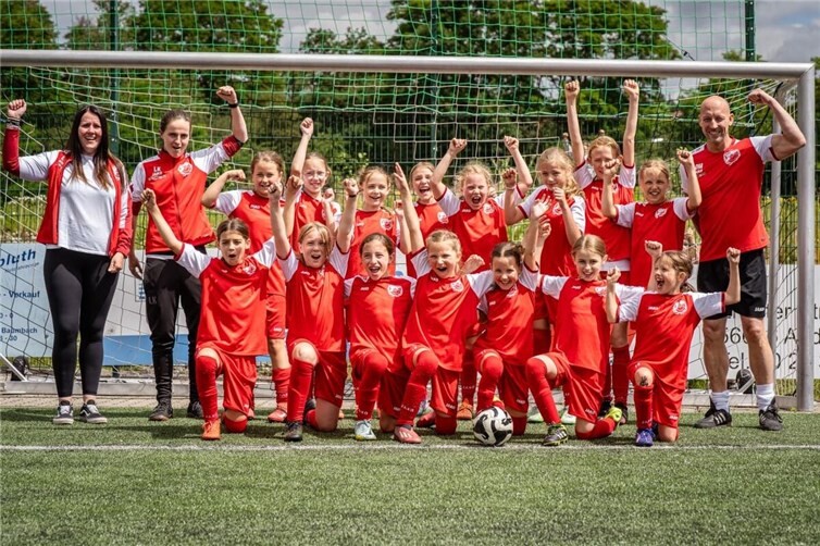 hinten v.l.n.r: Jana L., Lara K., Delia K., Lena B., Thea R., Sophia L., Lina G., Julia D., Anna H., Dirk M.vorne v.l.n.r: Johanna M., Greta M., Emma H., Paula M., Alessia T., Emmi L., Ida F.