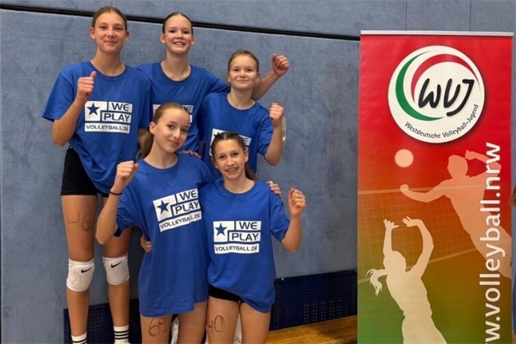 hinten von links: Charlotte Peters, Maira Birken, Lisa Cseh,vorne von links: Mia Riebau, Emma Nießen