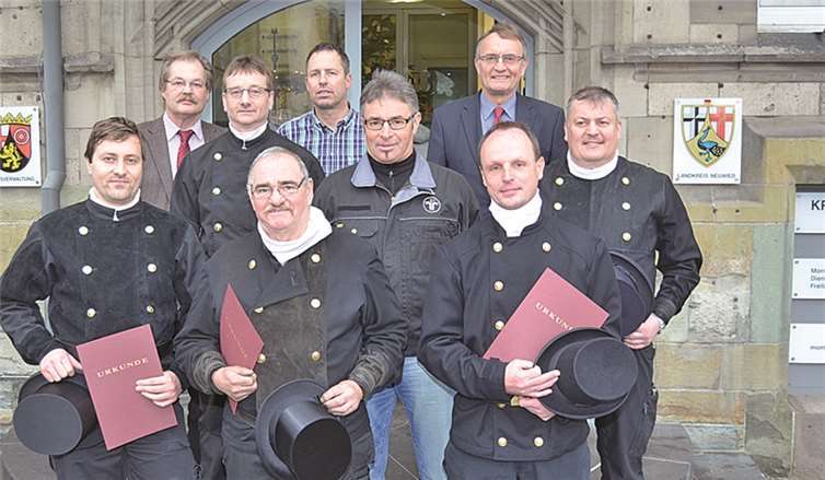 (hintere Reihe v.l.) Karlheinz Kleinmann, Jörg Braasch und Landrat Rainer Kaul, (mittlere Reihe v.l.) Klaus Hess, Manfred Pott und Ralf Jakobs, (vordere Reihe v.l.) Lars Prediger, Peter Schmitz und Rüdiger Storbeck. Stadt Neuwied