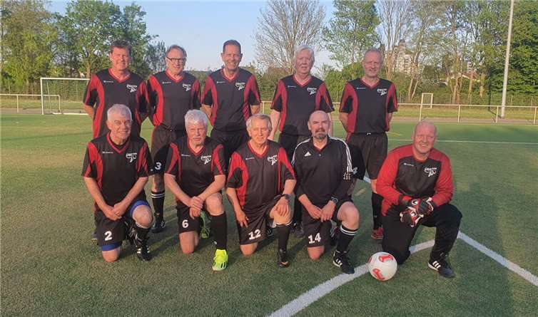 (hintere Reine v. l.): W. Josten, A.Schmidt, J. Werf, W. Fergen, Th. Retterath, (vordere Reihe v. l.): K.H. Schöneck, M. Wilke, B. Jüsgen, R. Fuchs, Fr. Hermann.  Foto: privat