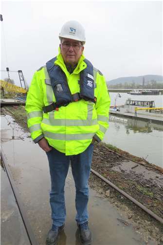 Havariertes Schiff im Brohler Hafen geborgen homas Weckop vom Wasser- und Schifffahrtsamt Bingen