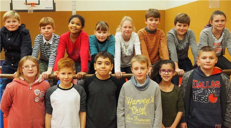 (h.v.li.): Tim Harden, Elias Maget, Celine Klasen, Anika Assenmacher, Rebecca Görgen, Max Groß, Louis Abel, Emily Martens. (v.v.li.): Ronja Brisch, Magnus Hanke, Hamza Al Banna, Jonah Klöppel, Fatima Bokhabza, Corvin Brandenburg.Privat