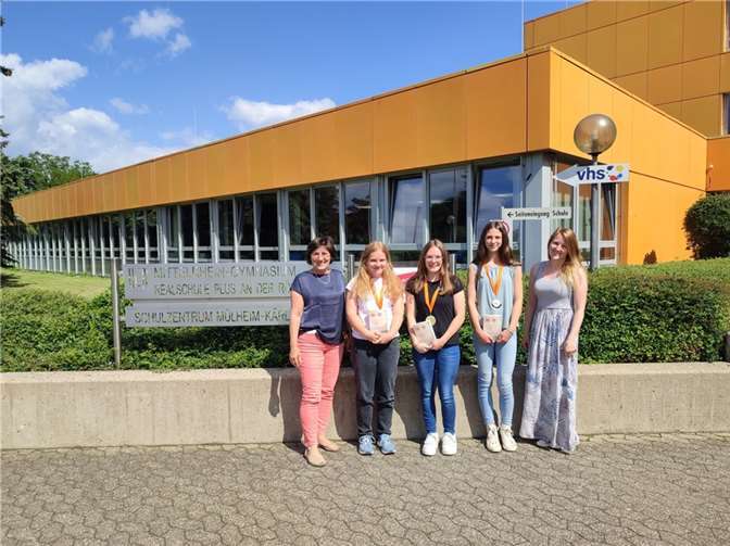 ie Achtklässlerinnen Sarah Bäder, Maya Weiß (beide 8d) sowie Emma Lembgen (8b) und Lene Rogalsky (8c) gewannen den dritten Landespreis des diesjährigen Europäischen Wettbewerbs. Quelle: Mittelrhein-Gymnasium Mülheim-Kärlich