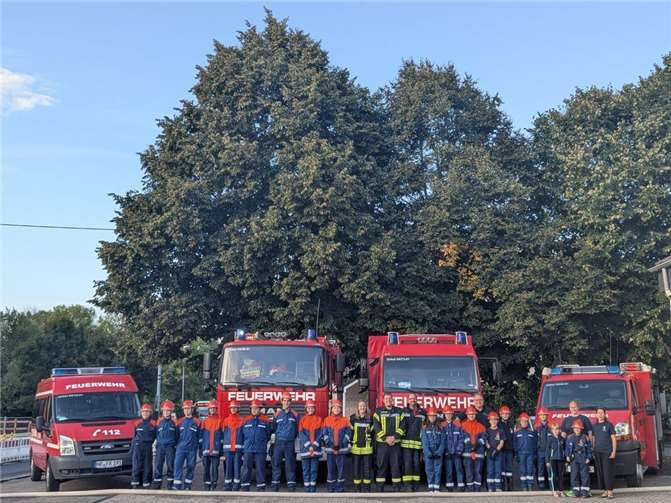 ie Bambinifeuerwehr konnte drei Kids an die Jugendfeuerwehr übergeben.  Foto: Swen Schmidtchen