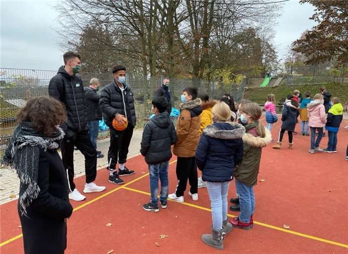 iel des gemeinsamen Projektes ist es, Kindern und Jugendlichen die Welt des Sports näher zu bringen.