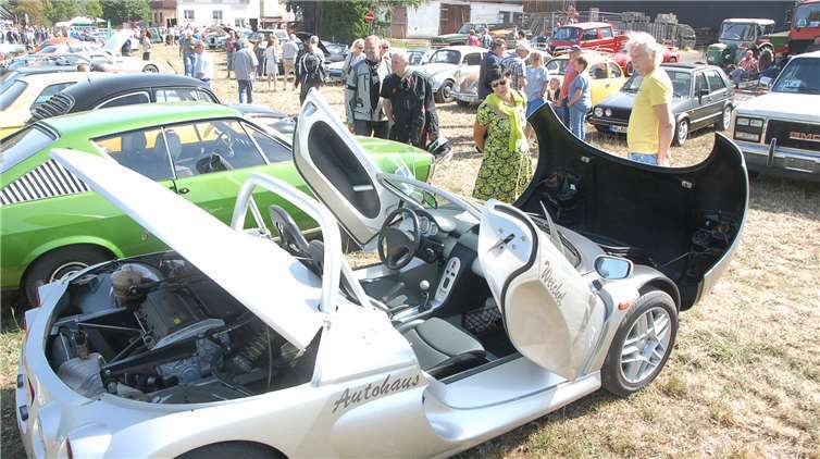 ieses futuristische Fahrzeuge dürfte eher der Kategorie Youngtimer zuzuordnen sein.