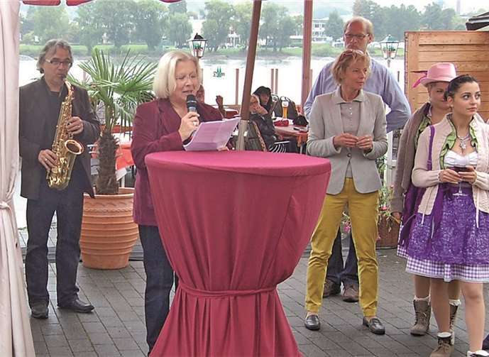 ilvia Czech vertrat Bürgermeister Weidenbach bei dem Auftakt der „Herbstimpressionen“.