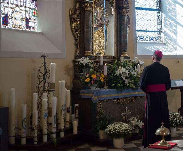 in Barweiler fand ein Pontifikalamt mit Jörg Michael Peters statt. Bistum Trier