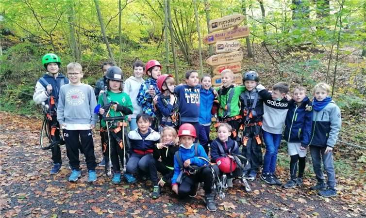 inen aufregenden und zugleich lehrreichen Tag erlebten Ende Oktober die beiden Mannschaften der E-Jugend des FV Engers im Kletterwald Sayn.Foto: privat