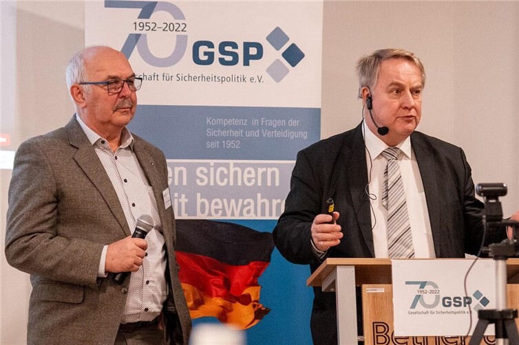 links Josef Schmidhofer, rechts Ingmar Niemann Foto:Elmar Gafinen