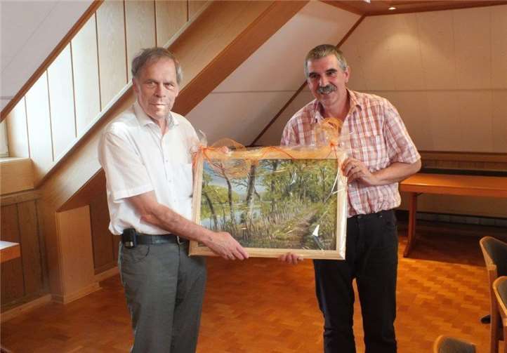 ls Abschiedsgeschenk erhielt der scheidende Bürgermeister ein Gemälde mit einem Motiv aus Mártély, gemalt von Robert Kurunczi. Foto: privat