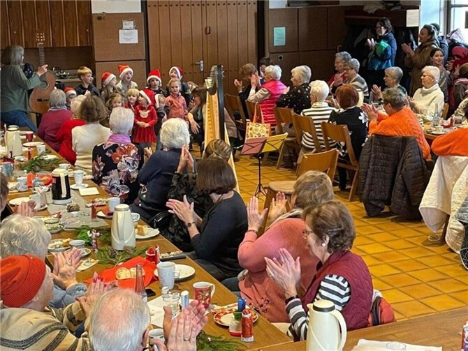 m Mittwoch vor Weihnachten fand im Pfarrzentrum Nickenich ein besinnlicher und fröhlicher Kaffeeklatsch mit 53 Teilnehmenden statt. Foto: privat