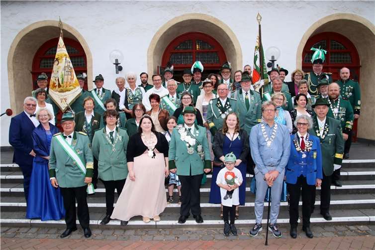 m dritten Wochenende im Mai feierte die St. Sebastianus- und St. Hubertus Schützenbruderschaft ihr 710. Schützenfest im Pfarrzentrum Rheinbach. Zuvor wurden am 7. Mai 2023 die neuen Majestäten der Bruderschaft ermittelt. Foto: Dieter Schürheck