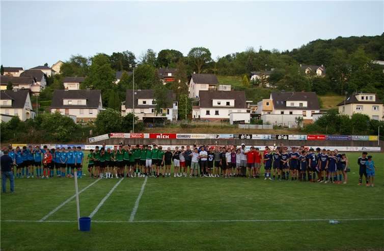m vergangenen Wochenende fand im Burgbrohler Rhodius-Stadion der Rhodius-Junior-Cup für Fußballmannschaften von den C-Junioren bis hin zu den Bambinis statt. Foto: privat