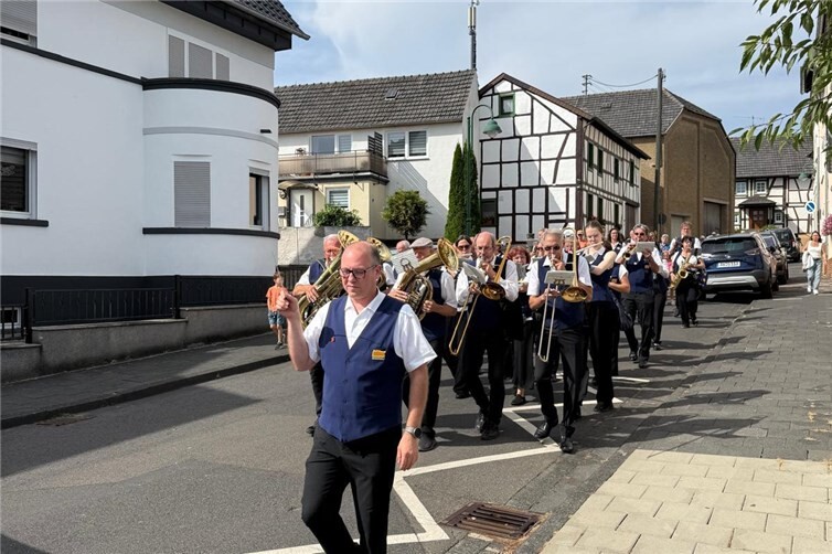 musikalischer Einzug der Musikfreunde Lantershofen e.V.