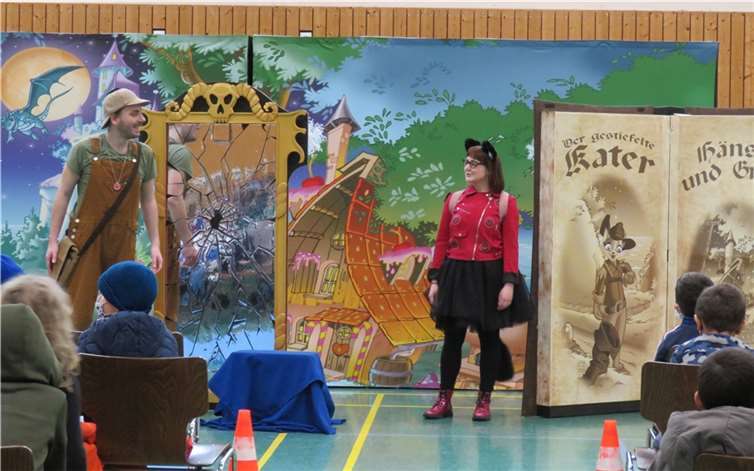 n der Lindenschule Bad Breisig entführten die Darsteller der Kinderoper „Es war einmal“ Schüler und Lehrer in die Welt der Feen, Hexen und Zauberer.