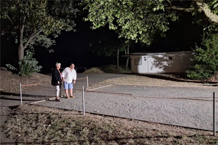 nächtliches Boule spielen