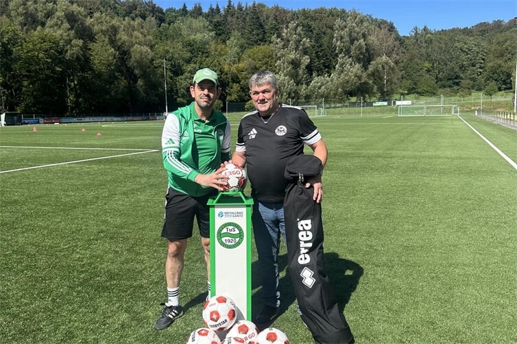 neue Spielbälle für den TuS Oberwinter